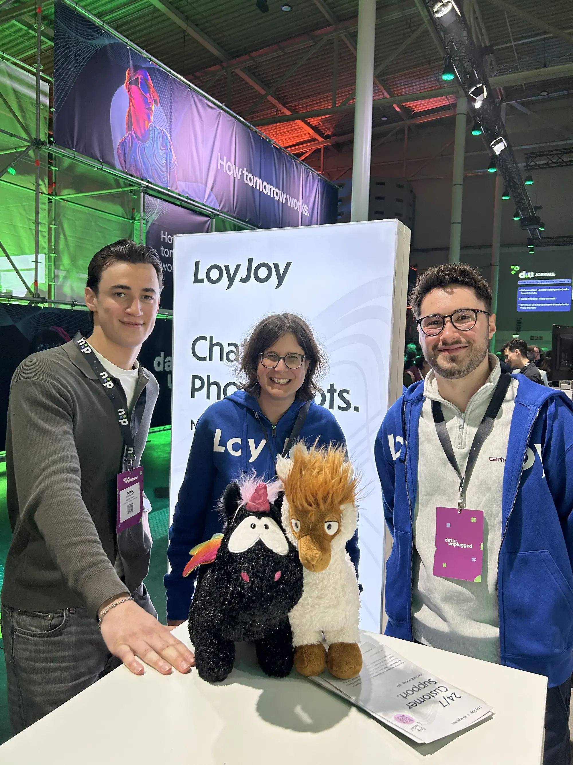 Unser Team steht bereit an unserem Stand und freut sich auf 2 inspirierende Tage auf der data:unplugged.