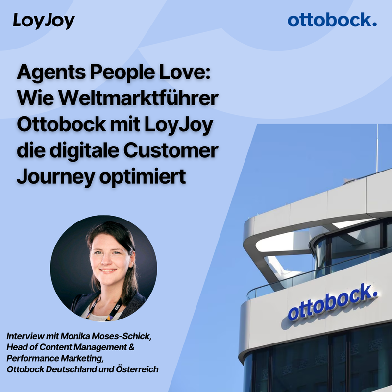Das Bild zeigt eine Ankündigungsgrafik für ein Interview, gestaltet in hellblauen Farbtönen mit den Logos von LoyJoy oben links und ottobock. oben rechts. Die zentrale Schlagzeile lautet: 'Agents People Love: Wie Weltmarktführer Ottobock mit LoyJoy die digitale Customer Journey optimiert'. Im unteren linken Bereich befindet sich ein kreisrundes Porträtfoto einer lächelnden Frau mit dunklen Haaren. Darunter steht der Text: 'Interview mit Monika Moses-Schick, Head of Content Management & Performance Marketing, Ottobock Deutschland und Österreich'. Die rechte Seite der Grafik zeigt ein Foto des modernen, weißen Ottobock-Gebäudes mit dem blauen Herstellerschriftzug an der Fassade unter einem klaren, blauen Himmel.