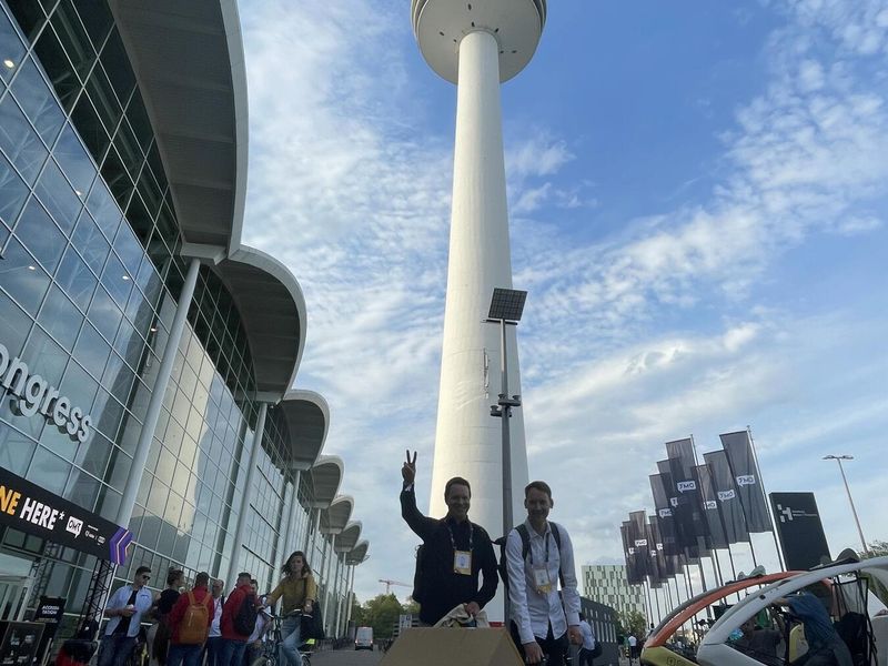 The LoyJoy Team in front of the Hamburg exhibition halls.