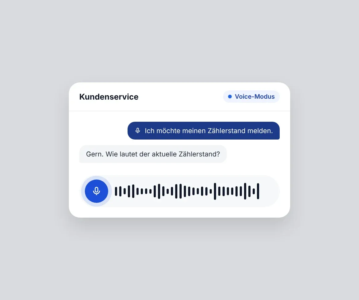 Chatfenster im Voice-Modus mit aktivem Mikrofon, Audio-Wellenform und gesprochener Kundenanfrage zum Zählerstand.